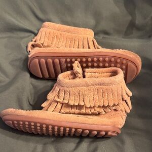 Minnetonka Kids Tan Fringe Moccasins